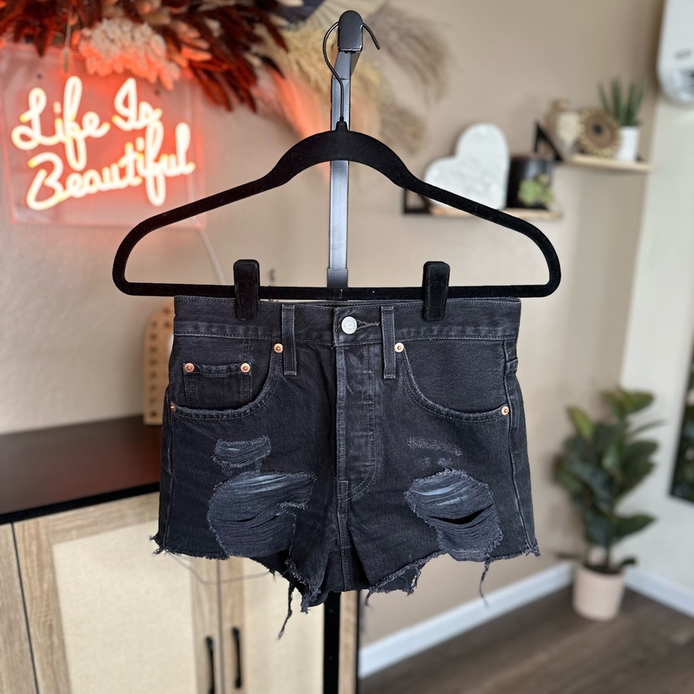 Levi’s 501® High Rise Womens Shorts Black Distressed Size 24